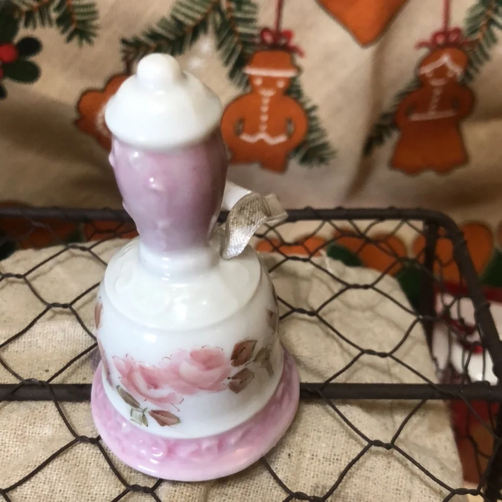 Christmas Porcelain Bell w/Ribbon Dillard's Trimmings Christmas Décor 3.25x3”